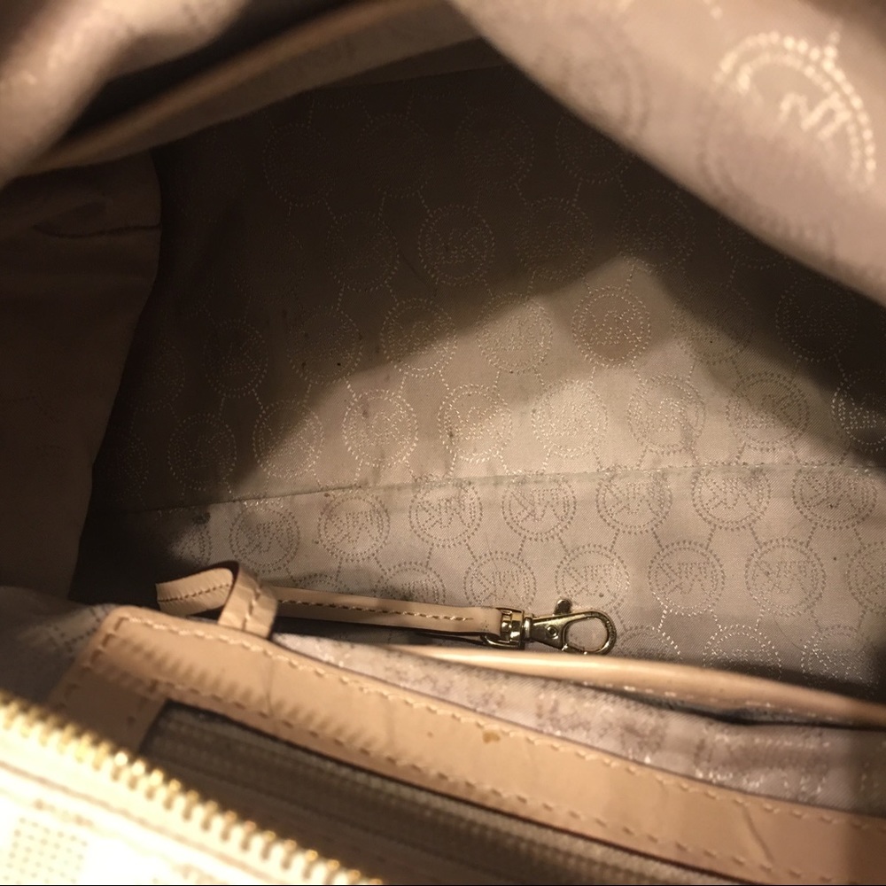 Michael Kors large vanilla Grayson purse - Picture 5 of 8